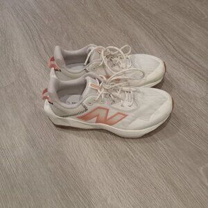 NEW New Balance Tennis Shoes Sz 8